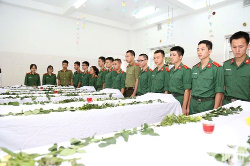  Học viên Học viện Quân y tưởng niệm, tri ân những người đã hiến xác cho y học.
