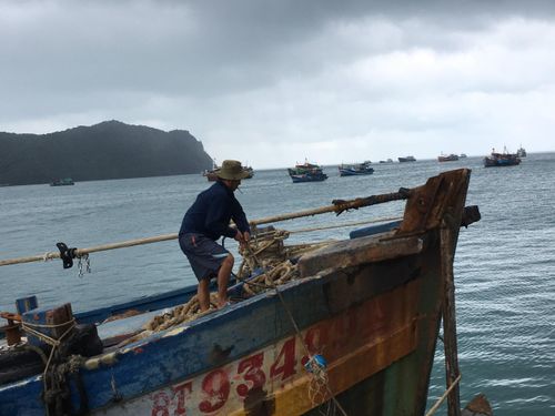 Tàu thuyền hoạt động ở Nam Biển Đông đề phòng dông, lốc khi gió Tây Nam mạnh. Ảnh minh họa: PHÚC HẬU