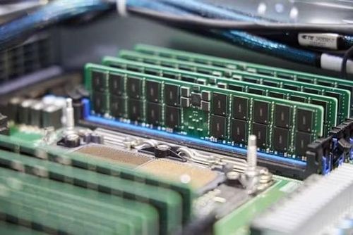 Giá RAM tính trên mỗi GB đang đảo chiều sau nhiều năm liên tục giảm, khi nhu cầu bộ nhớ phục vụ AI tăng mạnh.