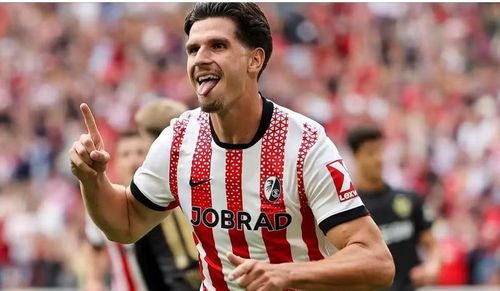 Theo nhà báo Ben Jacobs, Igor Matanović của Freiburg đã lọt vào danh sách những tiền đạo được MU cân nhắc.