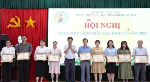 Khen thưởng các tập thể, cá nhân có thành tích xuất sắc trong thực hiện Tổng điều tra kinh tế 2026 tỉnh Vĩnh Long.