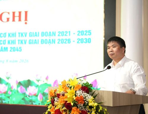 Phó Tổng giám đốc TKV Nguyễn Văn Tuân phát biểu tại hội nghị.