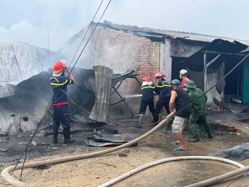 Nhiều tài sản bị trong căn nhà bị thiêu rụi. Ảnh: CTV