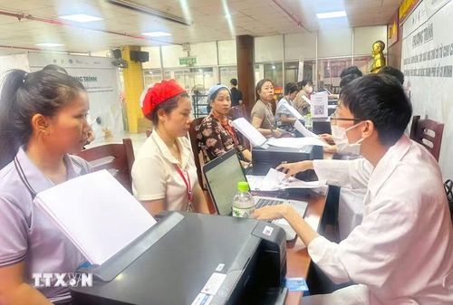 Thành phố Hồ Chí Minh khám tầm soát sức khỏe sinh sản miễn phí cho 35.000 nữ công nhân. (Ảnh: Thanh Vũ/TTXVN)