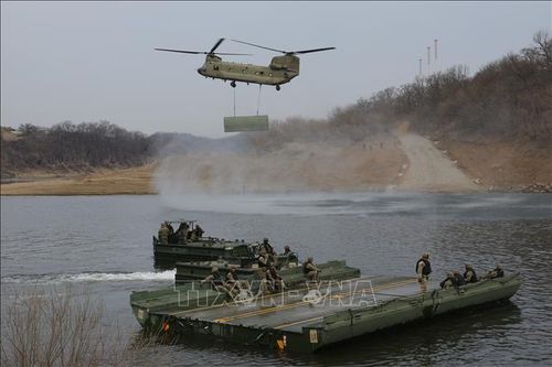 Trực thăng CH-47 Chinook của Mỹ tham gia cuộc tập trận chung với Hàn Quốc tại tỉnh Gyeonggi, Hàn Quốc ngày 14/3/2026. Ảnh: Yonhap/TTXVN phát