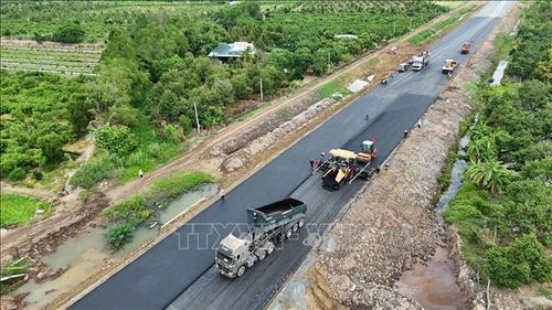 Thi công Dự án thành phần 2 thuộc Dự án Xây dựng công trình đường bộ cao tốc Cao Lãnh - An Hữu giai đoạn 1.