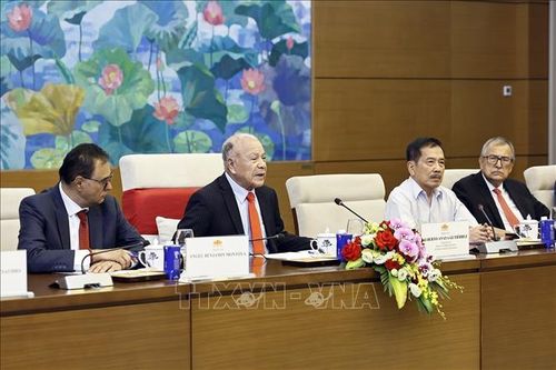 Thượng nghị sĩ Alberto Anaya Gutiérrez, Tổng Bí thư Đảng Lao động Mexico phát biểu. Ảnh: Doãn Tấn/TTXVN