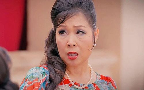NSND Hồng Vân đảm nhận vai Tư Phượng trong Sáng Đèn. 
