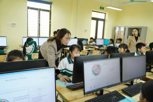Sau sắp xếp, sáp nhập, quy mô trường học có thể lớn hơn, số lượng học sinh, giáo viên và điểm trường tăng lên, đặt ra yêu cầu mới đối với công tác quản trị.