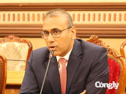 Ông Vikram Kumar, Giám đốc Khu vực phụ trách Cơ sở hạ tầng và Tài nguyên thiên nhiên khu vực Châu Á – Thái Bình Dương của IFC.