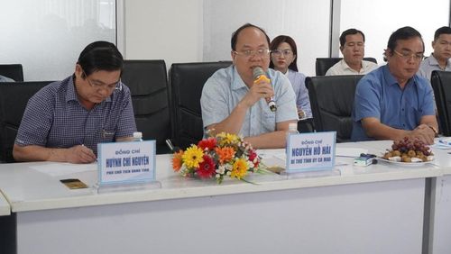 Một buổi làm việc giữa Tỉnh uỷ Cà Mau với Công ty Delta Offshore Energy Pte.Ltd nhằm tháo gỡ các khó khăn cho dự án LNG Bạc Liệu hồi tháng 8/2025. Ảnh: Website Đảng bộ tỉnh Cà Mau.