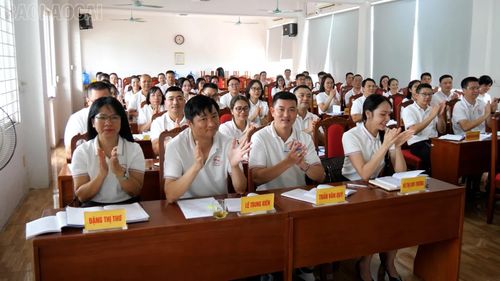 Không khí học tập tại lớp Trung cấp Lý luận Chính trị B11-25 diễn ra sôi nổi.
