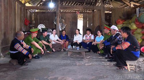 Công tác tuyên truyền được thực hiện ngay tại thôn, bản giúp người dân nhận diện thông tin xấu, không đăng nhập các đường link lạ.
