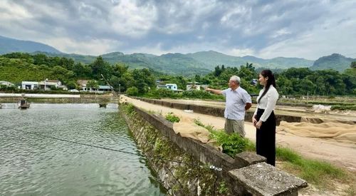 Chính quyền địa phương và cơ quan chuyên môn tích cực thăm nắm, hỗ trợ người dân trong sản xuất thuỷ sản.