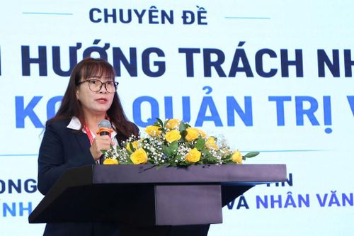 Đồng chí Phạm Thị Hồng Hải, Phó Trưởng Ban Tuyên giáo và Dân vận Tỉnh ủy phát biểu tại hội nghị