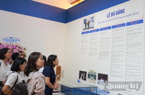 Triển lãm là dịp giới thiệu đến công chúng hành trình nghệ thuật của họa sĩ Lê Bá Đảng-một người con của quê hương Quảng Trị - Ảnh: X.P