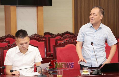 Lãnh đạo Công ty Thủy điện Sơn La phát biểu tại cuộc làm việc.