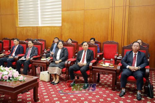 Đoàn công tác tỉnh Bò Kẹo.