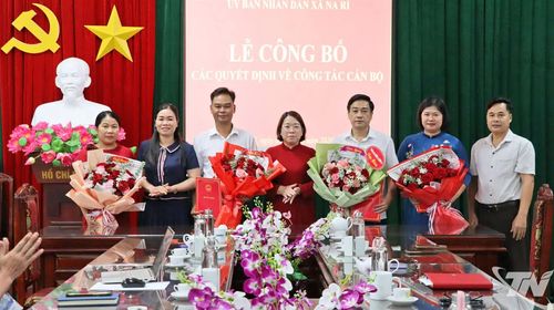 Xã Na Rì luôn quan tâm luân chuyển cán bộ giữa các phòng, ban để nâng cao trình độ, bản lĩnh chính trị cho cán bộ người dân tộc thiểu số.