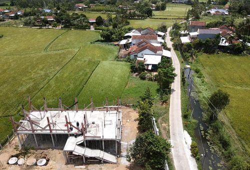 “Ba cán bộ giám sát luôn túc trực tại 6 công trình, kiểm soát chặt chất lượng từng hạng mục, quyết tâm đáp ứng tiến độ đã cam kết với chủ đầu tư”, ông Quý cho hay