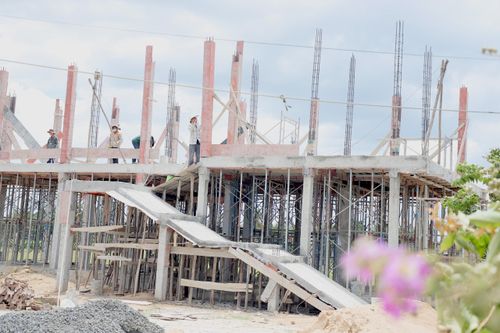 Theo kế hoạch, toàn bộ công trình phải hoàn thành trước ngày 15/9/2026. Những ngày này, các nhà thầu đang tập trung nhân lực, vật tư, đẩy nhanh tiến độ để sớm đưa công trình vào sử dụng.