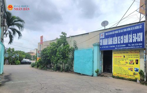 Theo danh sách công bố, Chi nhánh Đăng kiểm xe cơ giới 5003V – Trung tâm Đăng kiểm phương tiện giao thông đường bộ và đường sắt (số 107 Phú Châu, phường Tam Bình) hiện có 8 ĐKV. Ảnh: Quang Phương