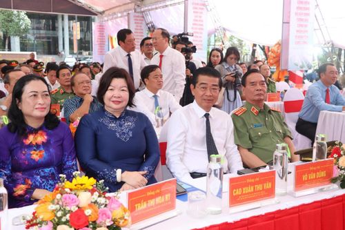 Các đại biểu là lãnh đạo Trung ương và Cà Mau tham dự lễ khởi công.