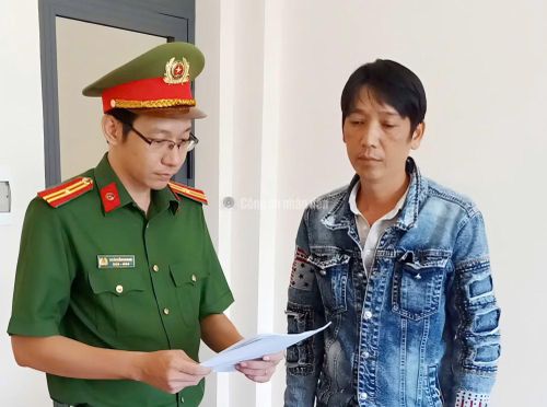 Cơ quan CSĐT tống đạt các quyết định tố tụng đối bị can Công.