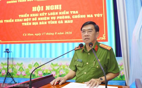 Đại tá Châu Quốc Huy, Phó Giám đốc Công an tỉnh Cà Mau phát biểu tại hội nghị.