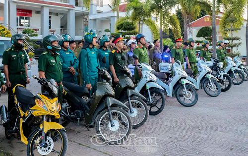 Các lực lượng phối hợp của xã Khánh Lâm ra quân tuyên truyền, tuần tra phòng, chống ma tuý, giữ gìn an ninh trật tự địa phương.
