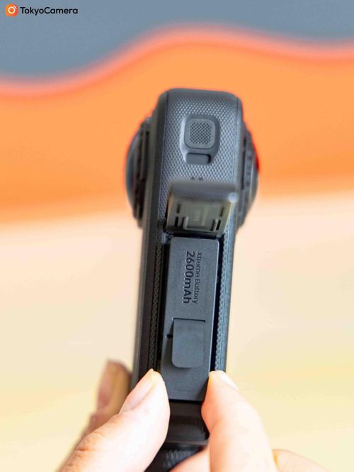 X6 được Insta360 trang bị Pin Xtreme 2600mAh, cho phép quay video 360 độ 8K/30fps lên đến 140 phút. Ảnh: insta360.