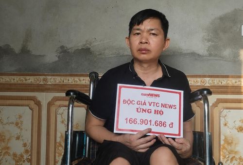 Hơn 166 triệu đồng đến với gia đình anh Hữu. (Ảnh: Khắc Việt)