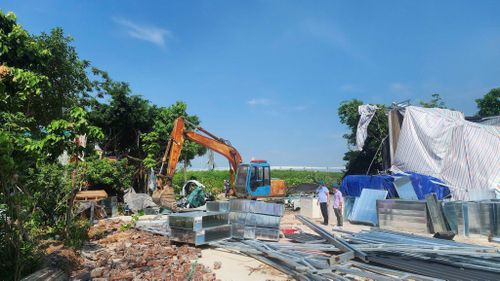 Công trình vi phạm trên đất nông nghiệp có diện tích gần 2.000m2 đang bị lực lượng chức năng cưỡng chế. Ảnh: Hoàng Anh