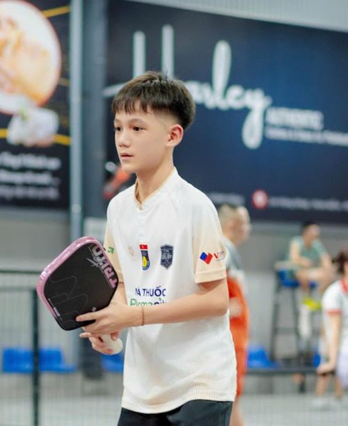 Tay vợt Nguyễn Thanh Tùng đang nỗ lực chinh phục những thành tích mới. Ảnh: Nguyễn Văn.