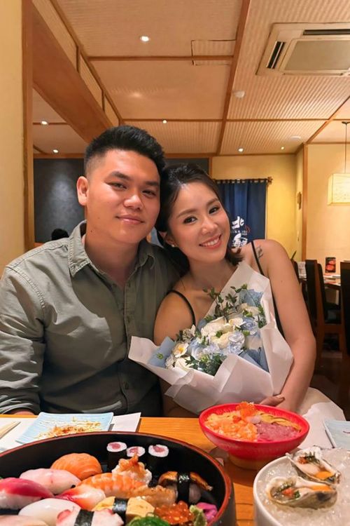 Gia đình Lê Phương cũng trở nên đủ đầy hơn khi cô và Trung Kiên có thêm con gái. Nữ diễn viên từng chia sẻ nhiều khoảnh khắc của các con trên mạng xã hội, từ những chuyến đi chơi, sinh hoạt gia đình đến những phút giây bình thường trong cuộc sống. Qua đó, người hâm mộ cảm nhận được một Lê Phương rất khác phía sau màn ảnh: giản dị, mềm mại và dành phần lớn sự quan tâm cho gia đình.