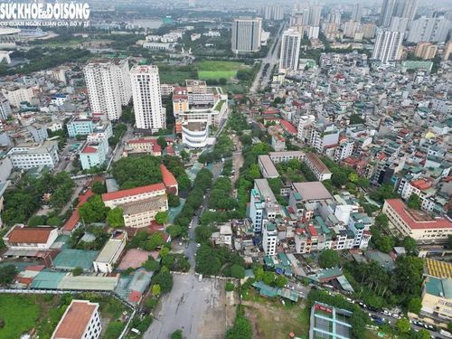 Hiện hai đầu tuyến tiếp giáp đường Phạm Hùng và đường Lê Đức Thọ đã cơ bản hoàn thiện. Tuy nhiên, đoạn đi qua ngõ 252 đường Mỹ Đình vẫn chưa được giải phóng mặt bằng, trở thành “điểm nghẽn” khiến toàn bộ dự án phải đình trệ nhiều năm.