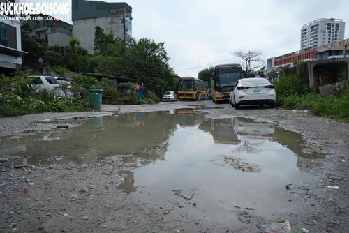 Dự án chậm tiến độ khiến khiến việc đi lại của người dân gặp khó khăn. Không những vậy, nhiều căn nhà nằm trong diện giải tỏa xuống cấp nghiêm trọng, tường nứt, ẩm thấp nhưng không thể sửa chữa hoặc xây mới. Một số hộ dân buộc phải chuyển đi nơi khác, trong khi những người ở lại tiếp tục sống trong cảnh chờ đợi dự án được triển khai.
