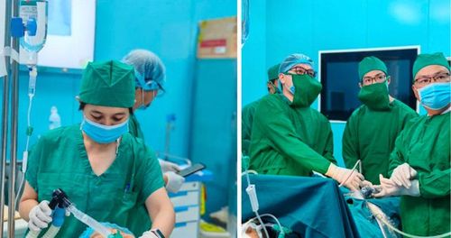 BS.CKI Nguyễn Thị Thanh Trúc (Bệnh viện Bình Dân) trực tiếp gây mê, BS.CKII Vũ Khương An (Bệnh viện Bình Dân) - phẫu thuật viên chính cùng với ê- kíp y, bác sĩ của Trung tâm Y tế Quân dân Y Côn Đảo đang phẫu thuật nội soi cho người bệnh. Ảnh: Sở Y tế TPHCM cung cấp
