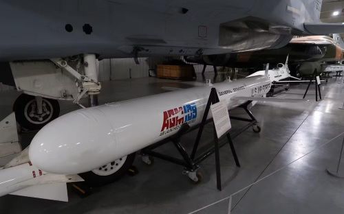 Ông Trump nói số vũ khí Mỹ đã sử dụng chỉ là một phần nhỏ và nước này vẫn còn lượng lớn vũ khí tầm trung.