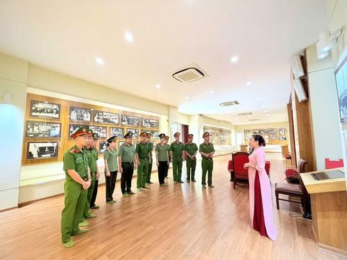 Hành trình mang lại ý nghĩa thiết thực trong công tác giáo dục chính trị