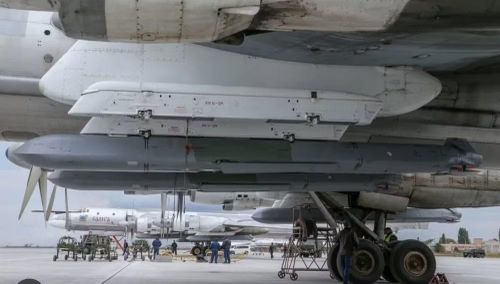 Kh-101 vì thế vẫn giữ vị trí quan trọng trong kho vũ khí tầm xa của Nga. Đây không phải câu chuyện về một tên lửa cũ chỉ được sử dụng vì Nga còn tồn kho.
