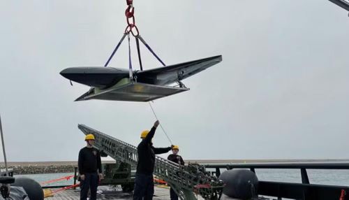 Mẫu máy bay không người lái thứ 2 có tầm bay 965 km và sử dụng hệ thống máy phóng, cho phép triển khai liên tiếp nhiều phi cơ trong thời gian ngắn. Tên nhà sản xuất chưa được tiết lộ vì lý do an ninh.