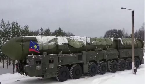 Với NATO, vấn đề vì thế không chỉ nằm ở số lượng Oreshnik được triển khai. Thách thức còn đến từ việc phải theo dõi một hệ thống tên lửa cơ động được bố trí gần biên giới liên minh, trong khi thời gian cảnh báo có thể bị rút ngắn.