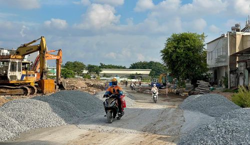 TPHCM triển khai công trình chỉnh trang đường ven kênh Tham Lương - Bến Cát - Rạch Nước Lên. Ảnh: H.Phúc