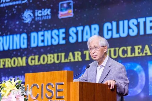 GS Trần Thanh Vân - Chủ tịch Hội gặp gỡ Việt Nam, Giám đốc Trung tâm ICISE phát biểu tại Hội nghị. Ảnh: Sỹ Thắng
