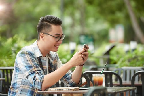 Từ lướt mạng đến đọc sách, tập thể dục, mỗi hoạt động có thể tác động đến dopamine theo cách khác nhau, tạo ra những trải nghiệm rất khác biệt. Ảnh: Magnific.