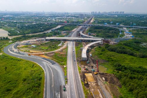 Đường Vành đai 3 TP.HCM đoạn qua Đồng Nai dài hơn 11 km, kết nối cao tốc Bến Lức - Long Thành với cao tốc TP.HCM - Long Thành - Dầu Giây, qua đó tạo thuận lợi giao thông giữa TP.HCM và Đồng Nai, sân bay Long Thành, cũng như các tỉnh lân cận, thúc đẩy phát triển kinh tế vùng.