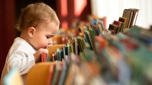 Phần lớn những đứa trẻ chậm nói hoặc giao tiếp kém nếu không được can thiệp sớm trước 3 tuổi sẽ tiếp tục để lại ảnh hưởng lâu dài. Ảnh: Pbs.