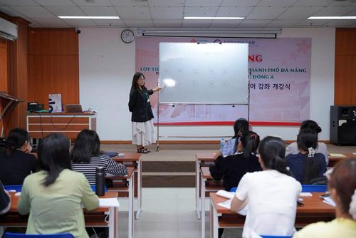 Học viên được tiếp cận giáo trình chuẩn do Trung tâm Ngôn ngữ tiếng Hàn tại TP.HCM cung cấp và được chứng nhận bởi Bộ Giáo dục Hàn Quốc