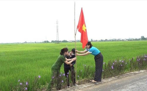 Kết quả, tuyến đường hoa khoác lên diện mạo mới với sắc đỏ của cờ Tổ quốc hòa cùng cảnh quan tạo điểm nhấn nổi bật, góp phần xây dựng không gian đô thị khang trang, sạch đẹp và tạo không khí vui tươi trong cán bộ, đoàn viên, hội viên và người dân
